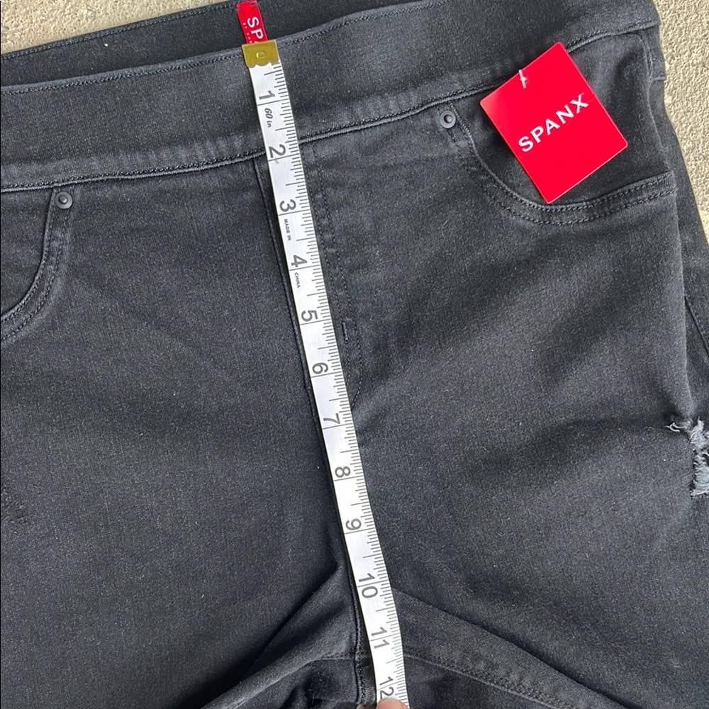 New SPANX Black Skinny Jeans Distressed Knee - Picture 10 of 16
